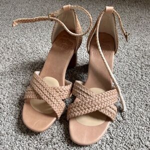 New, unused BaliELF Bahamas Block Heel Sandals, Size 6.5